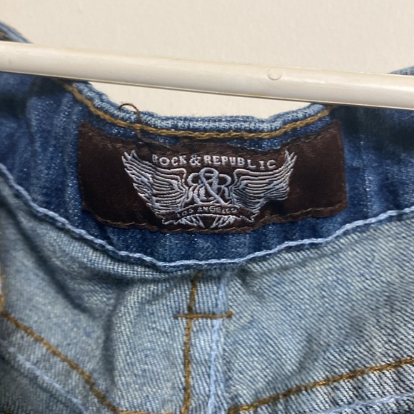 Up for sale are these super soft size 28 Rock & Republic jeans - Picture 5 of 9